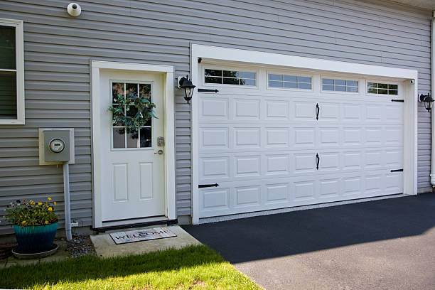 24/7 Emergency Garage Door Panel Replacement experts in Kendall County County, TX